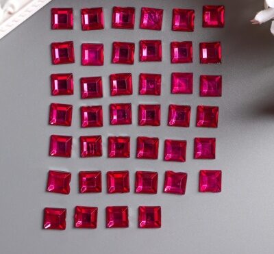 Декор для творчества пластик "Стразы квадрат. Ярко-розовые" набор 36 шт 0,8х0,8 см